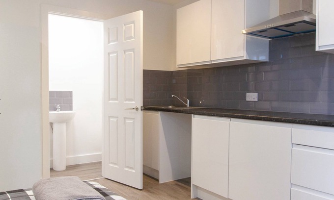 Southampton Casa | Bridge Road - Room 2b