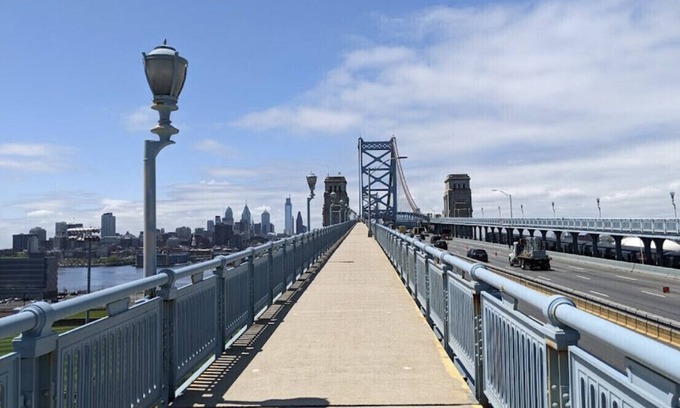 Camden Casa | Bridge view