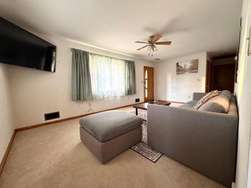 Bridgeport Casa | Bridgeport House WV, Close to UHC, FBI, The Bridge Complex