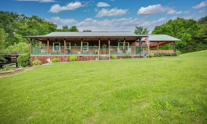 Greeneville Casa | Bridgeview Bend - Charming 3-bedroom house with spacious yard and seasonal creek