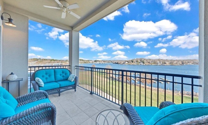 Westlake Corner Condominio | Bridgewater Pointe