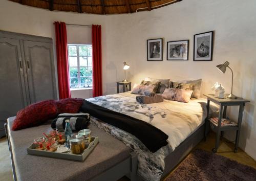 Hekpoort Casa | Bridgewaters Horse Park Poolside Rondawel