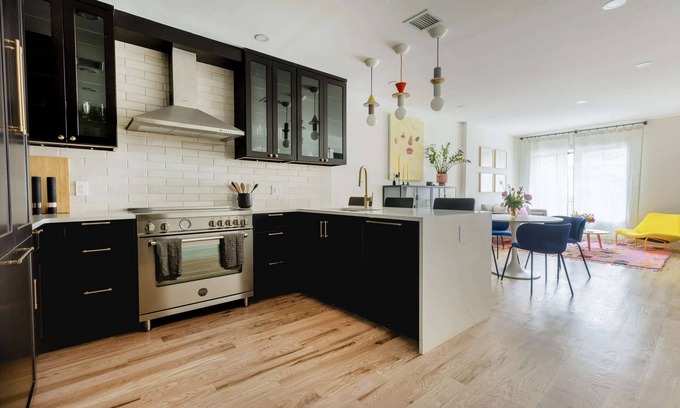 Williamsburg Apartamento | Bridgeway by Rove Travel | 2BR Apt w/Private Patio