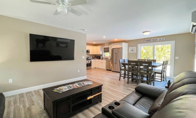 Bridgton Casa | Bridgton Bungalow | Brand New, Central & Spacious