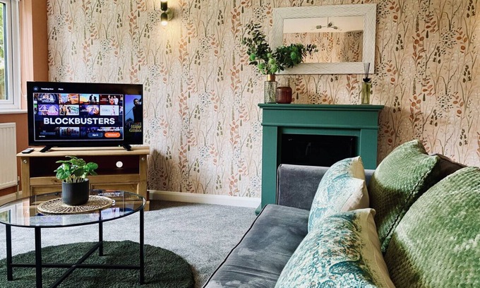 Rastrick Casa | Brighouse →3 mins | Pets Stay Free | 138 Mbps | Garden