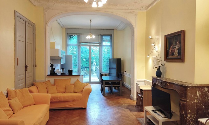 Etterbeek Apartamento | Bright 1-bedroom apartment with terrace near Montgomery