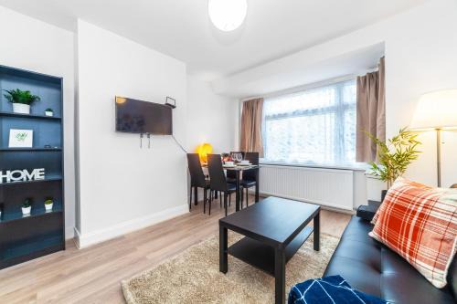 Enfield Highway Apartamento | Bright 2 BDR Apartment w Parking
