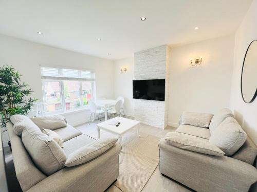 Enfield Lock Apartamento | Bright 2-bed Flat - 1 Min To Enfield Lock Station!