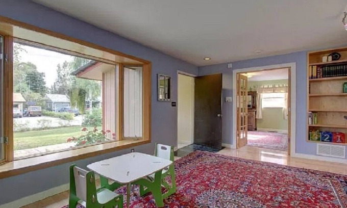 Turnagain Casa | Bright 2-Bedroom Home 5 min to Airport, Walk/Ski to Inlet, Parks & Coastal Trail