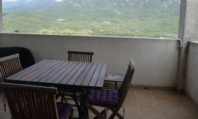 Tavaco Casa | Bright 28 M² With Wifi Balcon Garden And View