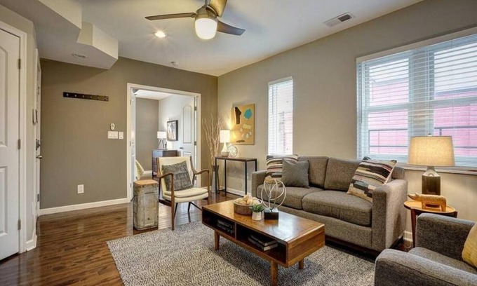 Mount Auburn Apartamento | Bright 2BR near downtown