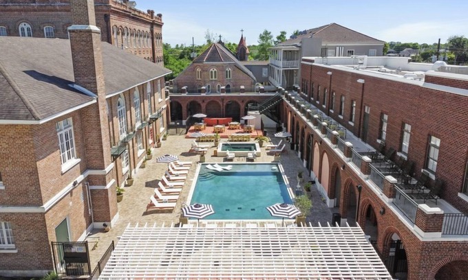 New Orleans Hotel | Bright 2BR Retreat in New Orleans’ Historic Center