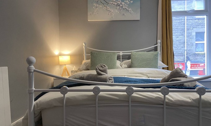 Bridgend Apartamento | Bright 2BR,Sleeps 6 - Bridgend Centre, Train Link