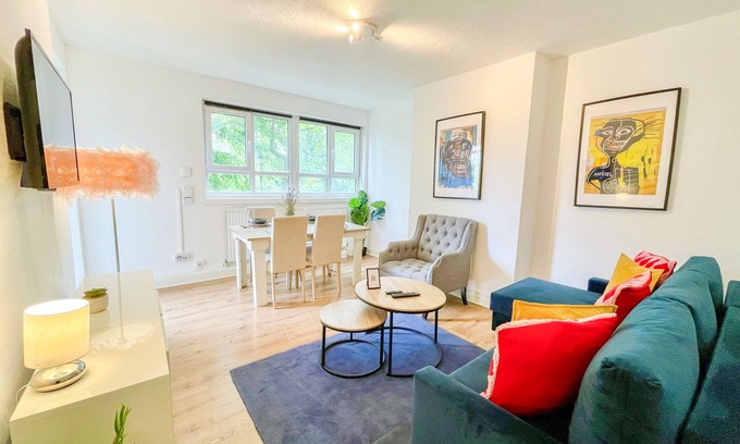 Woodberry Down Casa | Bright 3 Bed flat with Balcony near Finsbury Park