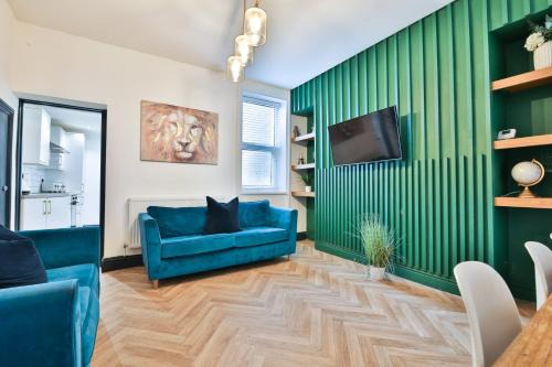 Cwmbrwla Casa | Bright 3-Bed Swansea House + Parking