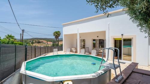 Alcalar Casa | Bright 3BDR House with Pool by Lovelystay