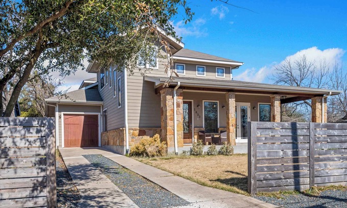 Central East Austin Casa | Bright Home in East ATX - 3BR | Cowboy Pool