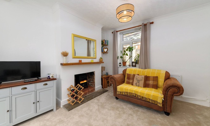 Penarth Casa | Bright 3BR Home Near Dingle Road Station and Penarth Pier