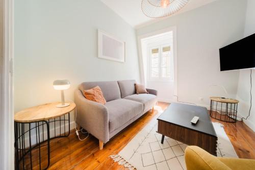 Alfama Apartamento | Bright 3BR Steps from National Pantheon | By Airnest