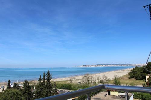 Shkembi i Kavajes Apartamento | Bright 3f Apartment By Adriatic Living
