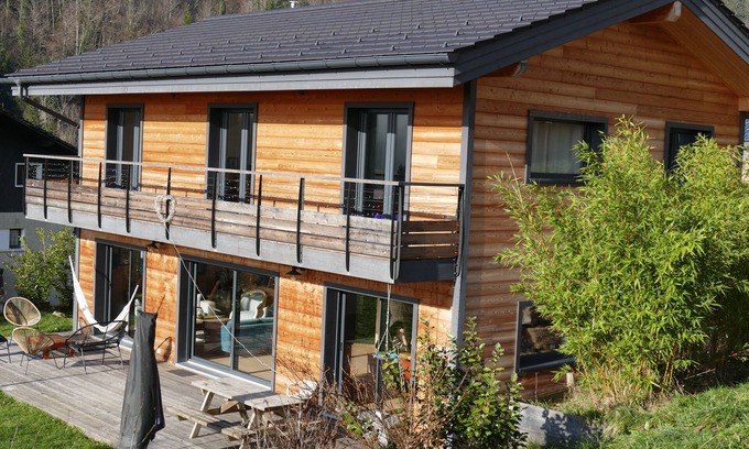 Dingy-Saint-Clair Casa | Bright 4-bedroom house