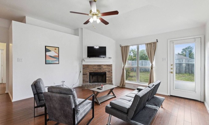 Royse City Casa | Bright 4 Queen Bedroom Home!