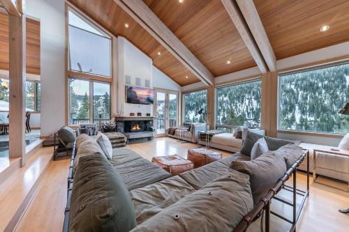 Alpine Meadows Casa | Bright 5BD Alpine Retreat - 5Min to Alpine Meadows