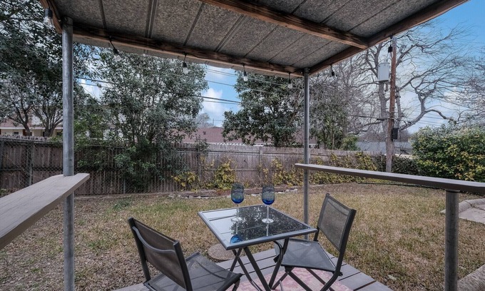 Oak Park - Northwood Casa | Bright & airy 3 bedroom home centrally located in zip 78209!