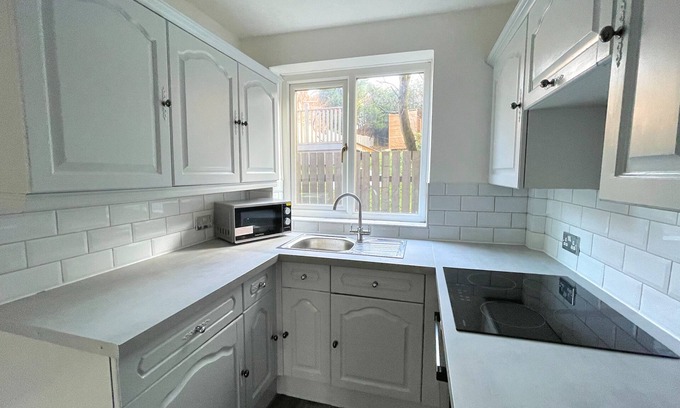 Sheffield Casa | Bright & Airy 3BR Home with Parking