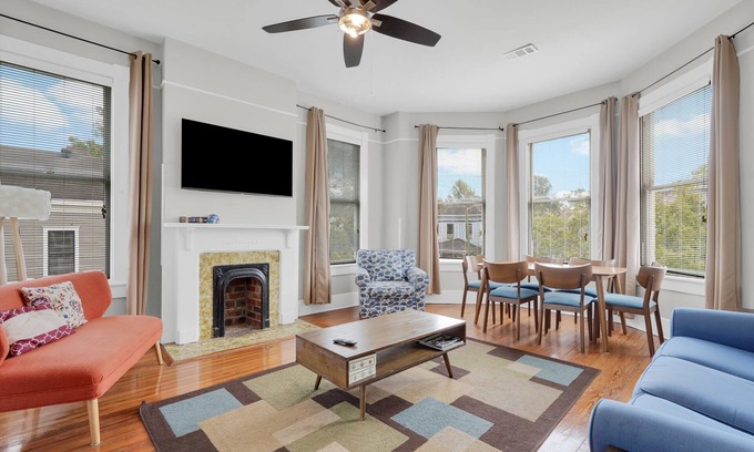 Dixon Park Apartamento | Bright + Airy Home w/ Private Parking in Victorian District by Lucky Savannah