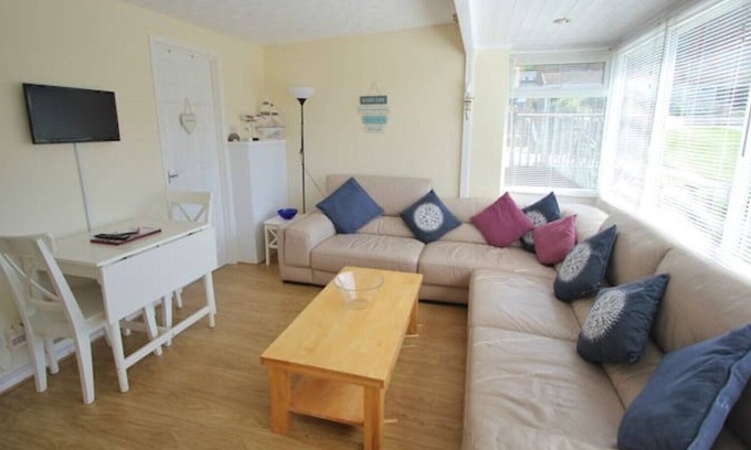 Westleigh Chalet De Esquí | Bright and Airy 2 Bedroom Chalet By The Sea