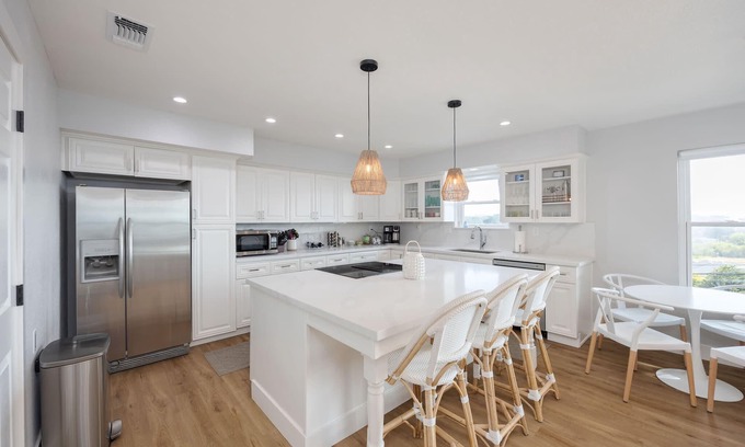 Moss Beach Casa | Bright and airy beach vacation spot- perfect for families and ocean views