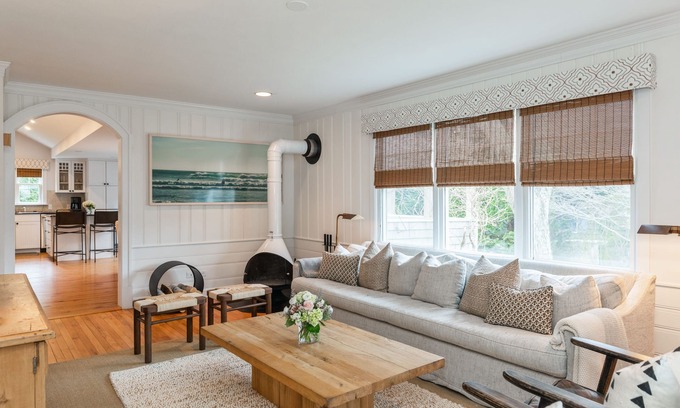 East Hampton North Casa | Brillante y espaciosa cabaña East Hampton, a pie de la ciudad, bicicleta a la playa!