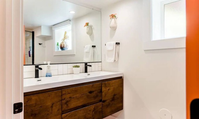 University Park Apartamento | Bright and Beautiful One Bedroom Apartment