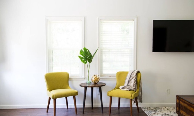 Riverland Terrace Casa | Bright and beautiful 2-bedroom carriage house in Charleston SC with AC, WiFi