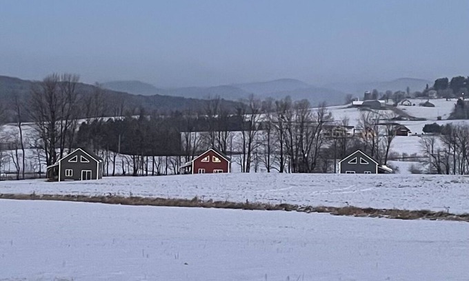 Stowe Area Cabina | bright and clean cabin with spectacular views and close to skiing, hiking etc