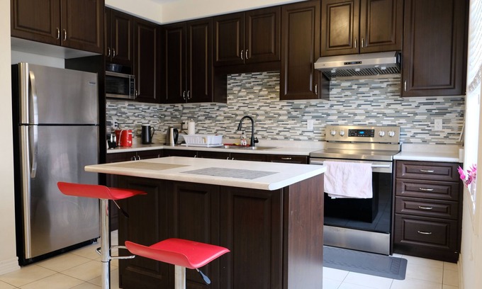 Markham Casa | BRIGHT and Comfy 4 Bed Home in Markham - close to lake and hiking trails
