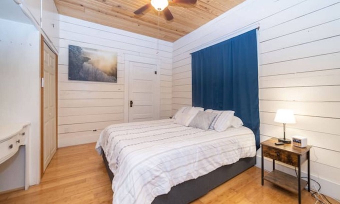 Harrison Cabaña | Bright and Cozy 2 Bedroom Cottage w/ Amenities