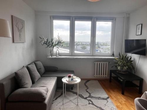 Targowek Apartamento | Bright and cozy 34m apartment near metro M2 and tram