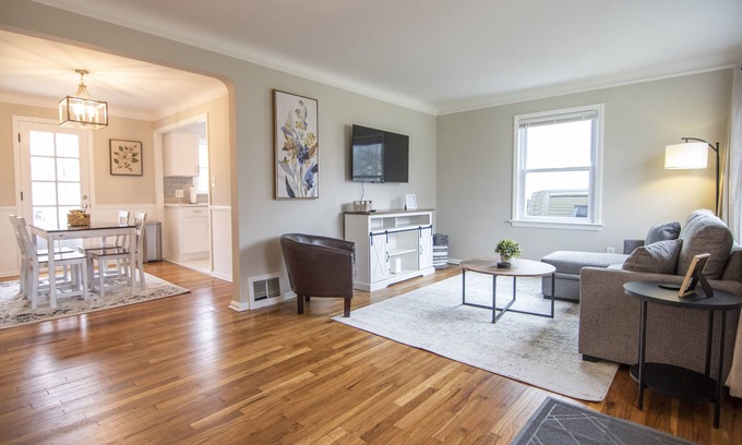 Parma Heights Casa | Bright and Cozy Parma Heights Home