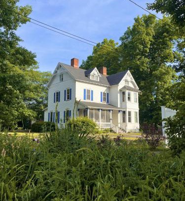 Saugerties South Casa | Bright and Cozy Room Saugerties