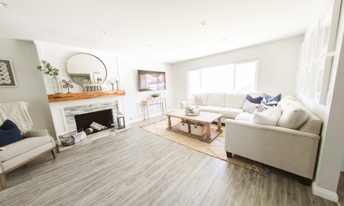 Anaheim Hills Casa | Bright and Fresh 5 bedroom Home