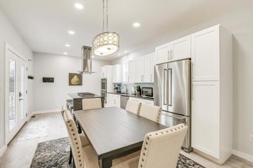 Presque Isle Casa | Bright and Modern Home 2 Mi to Presque Isle Airport