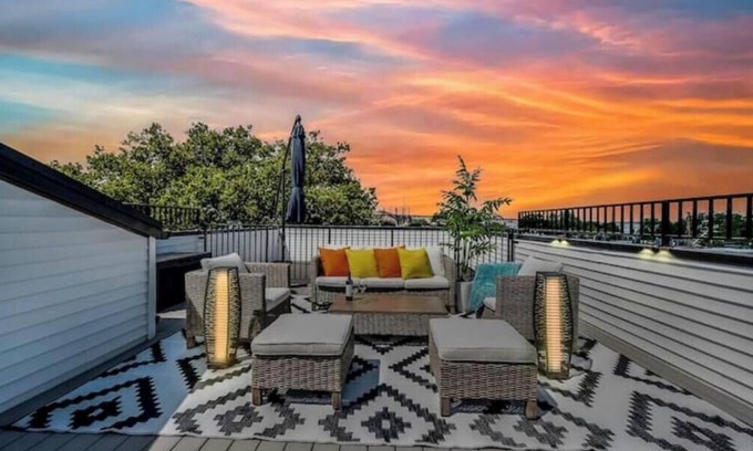West Side Casa | Bright and Modern Lux Rooftop Retreat w/ NYC Views!
