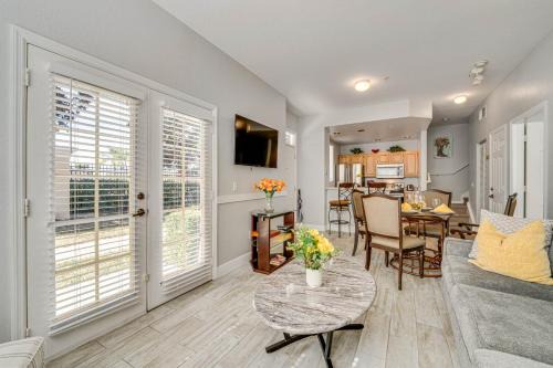 Venetian Bay Villages Casa | Bright and Roomy Kissimmee Townhome 9 Mi to Disney!