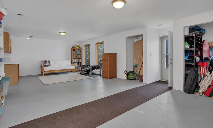 Bottineau Casa | Bright and Spacious Lakefront House