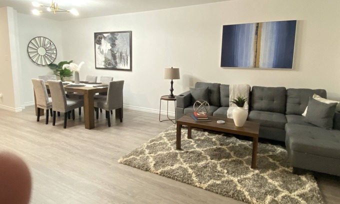 Kitchener Casa | Bright and Spacious Townhome In Family Neighbourhood