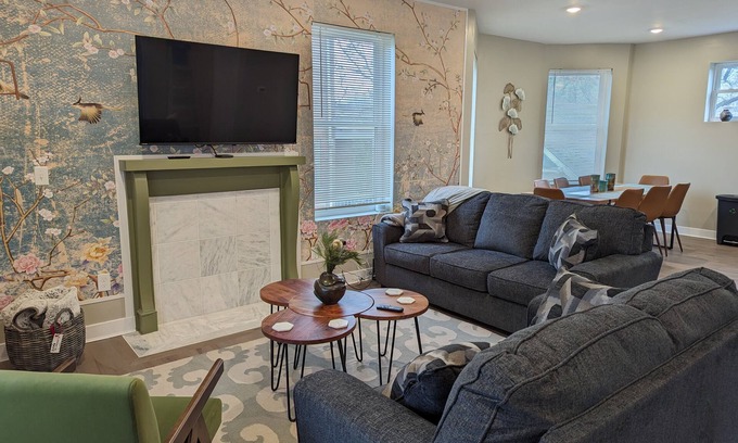 Mount Auburn Casa | Bright and Spacious 5 BR Home Close to downtown. Pet-Friendly!