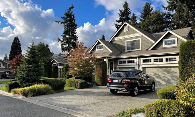 Kirkland Casa | Bright and sunny South Rose Hill home close to downtown Kirkland