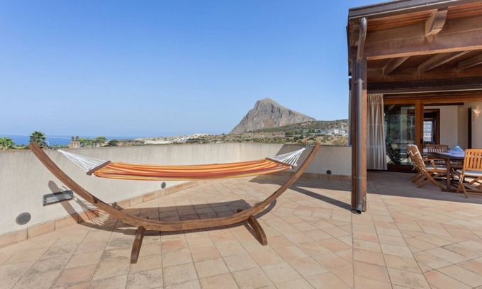 Custonaci Apartamento | NEW! APT with large panoramic terrace overlooking the sea